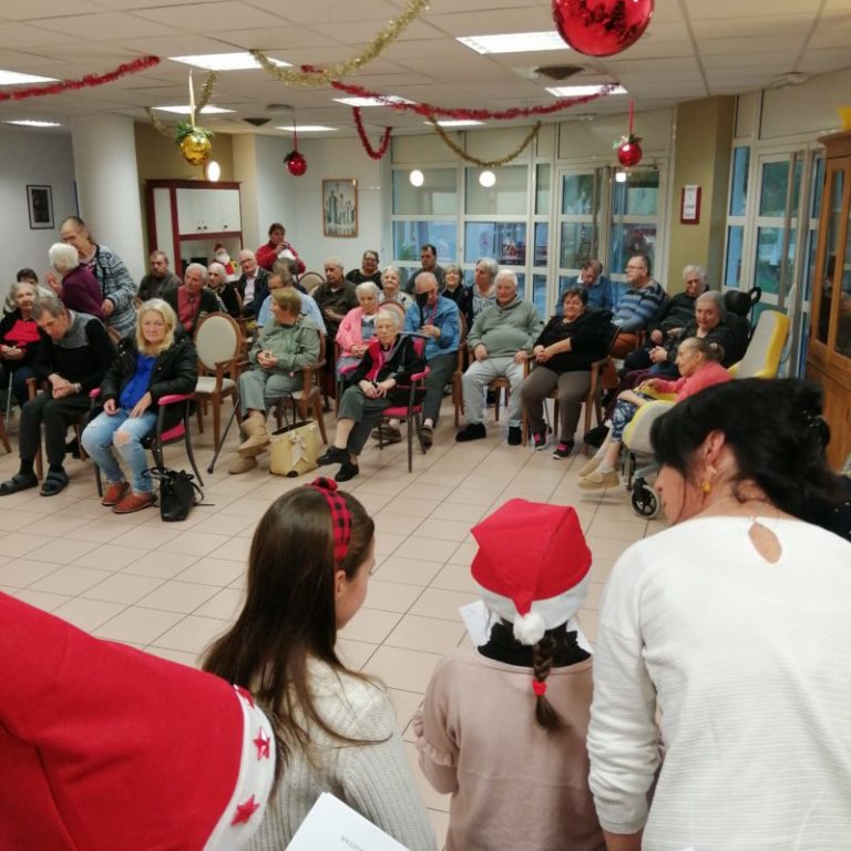 NOEL EN FAMILLE EHPAD Robert Badoc LIMOUX phB 11.12.2019 noël résidents EHPAD Robert Badoc Limoux